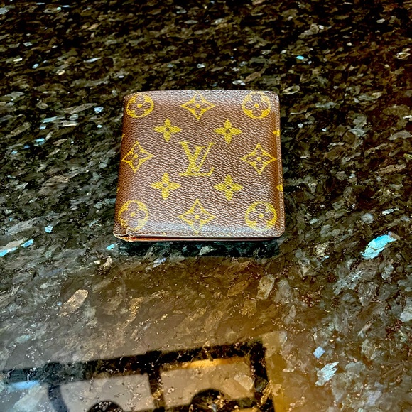 Authentic LV Wallet - Picture 2 of 8